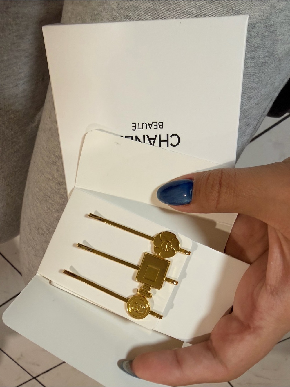 100% authentic. CHNL Gold Decorative Hair Pin Trio